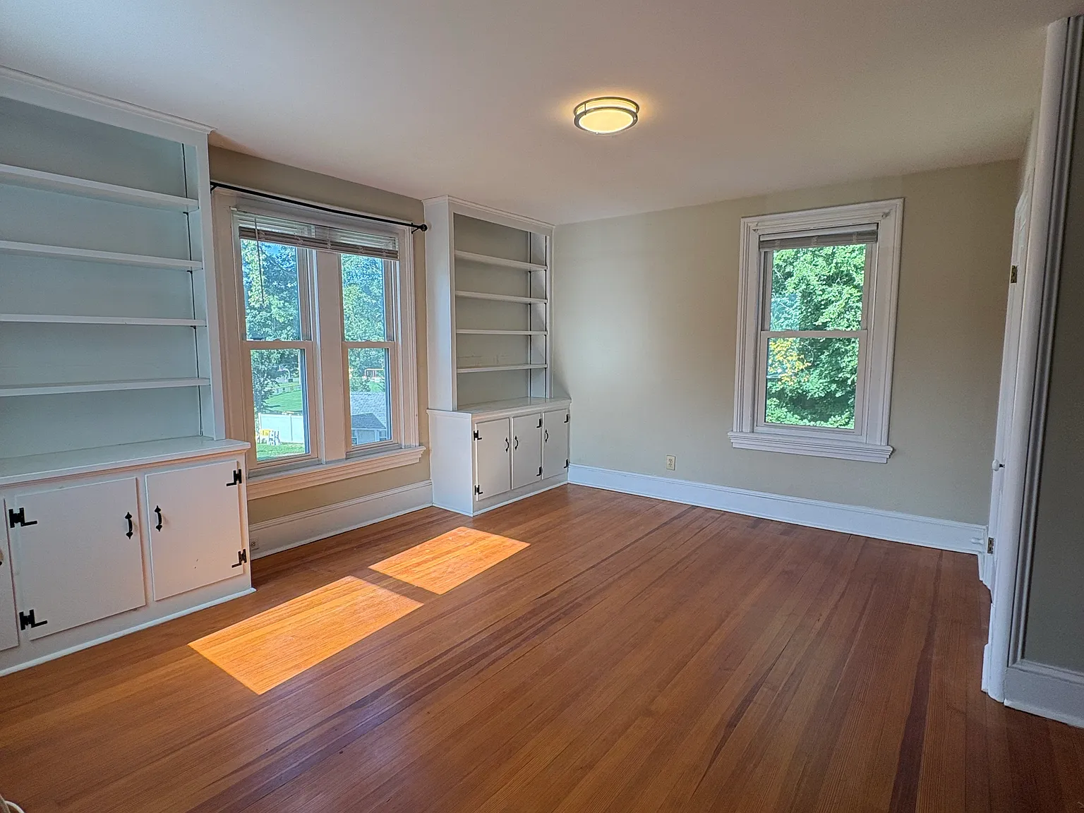 2 bed, 1125 sqft, $1,900 — Photo 2