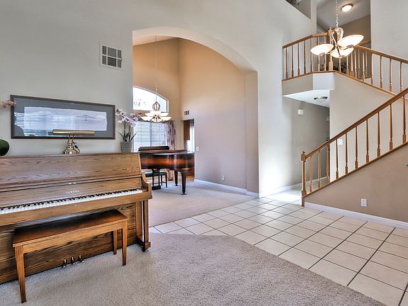 5th image of 3233 Mariposa Ave