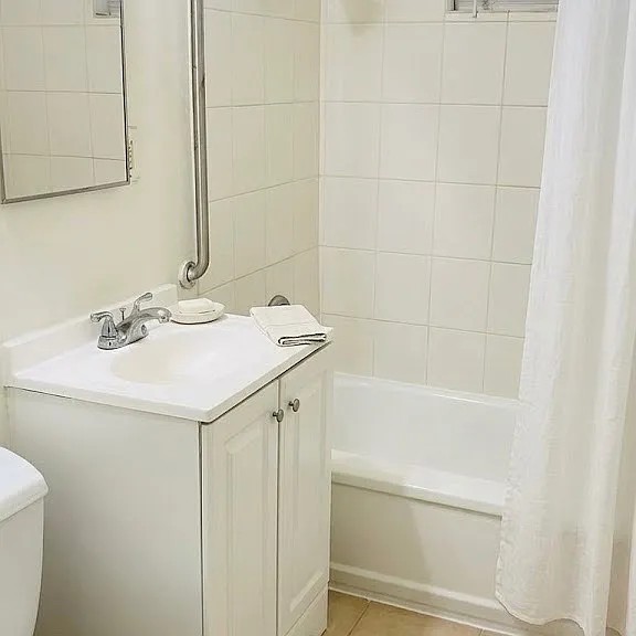 1341 W Poplar St — Photo 2
