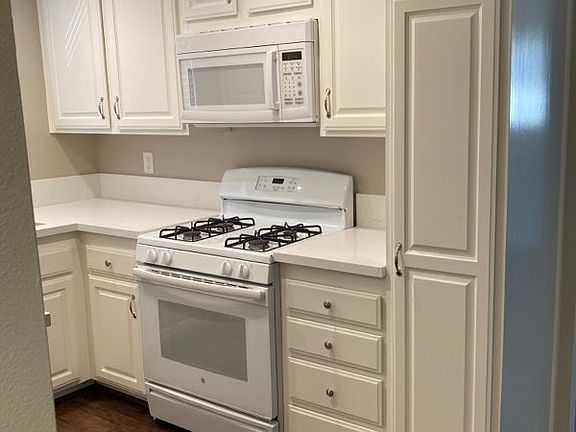 5th image of 2075 North Ave