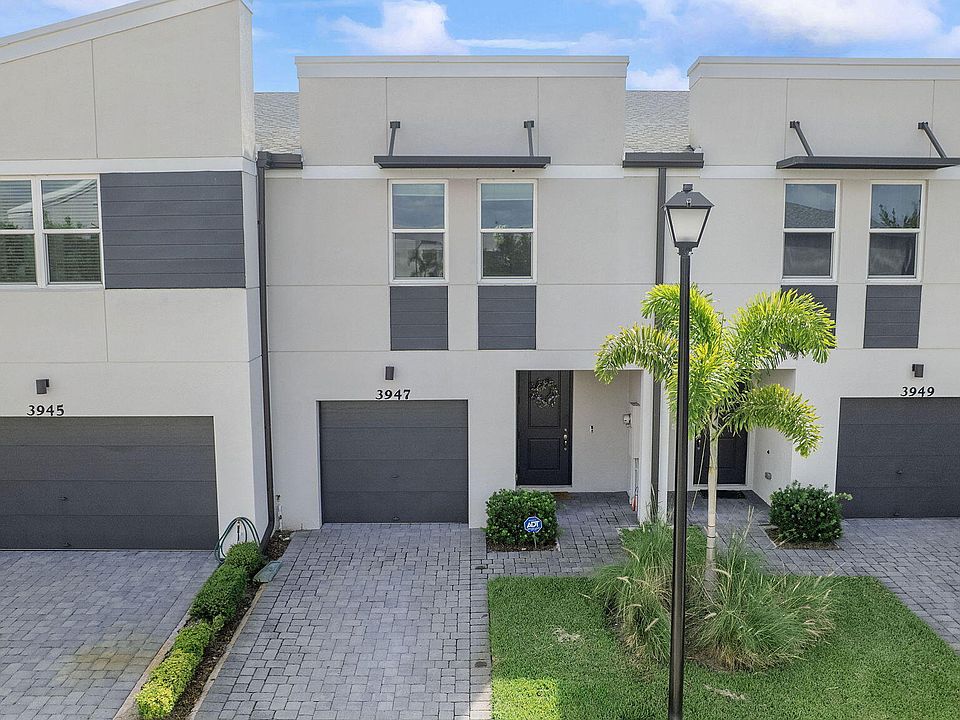 1st image of 3947 SE Mentmore Lane