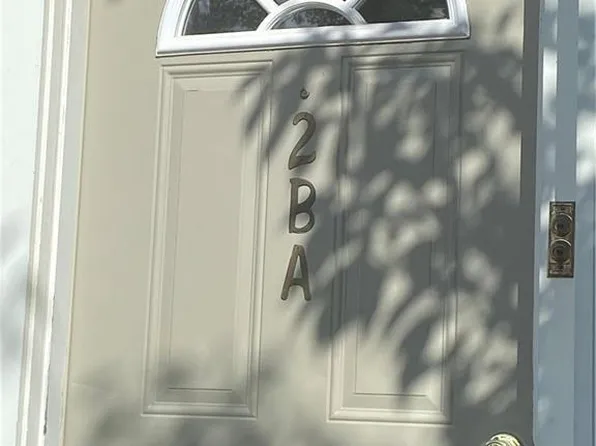 5 York Dr APT 2A, Edison, NJ 08817