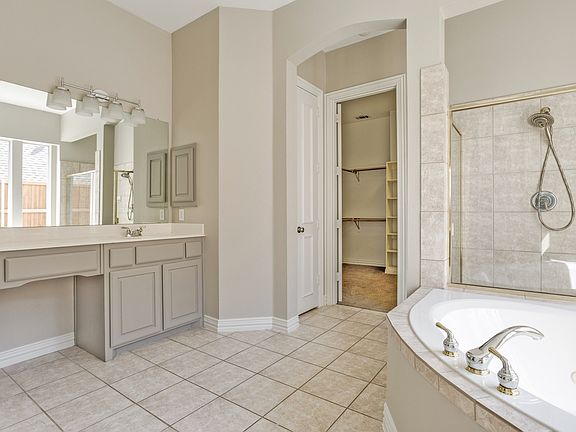 5th image of 2609 Sir Percival Ln