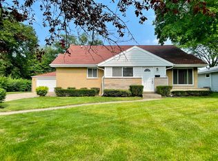 1111 Longmeadow Dr, Glenview, IL