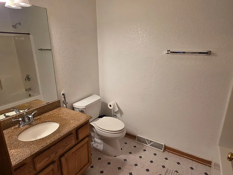 5345 S 43rd St — Photo 21