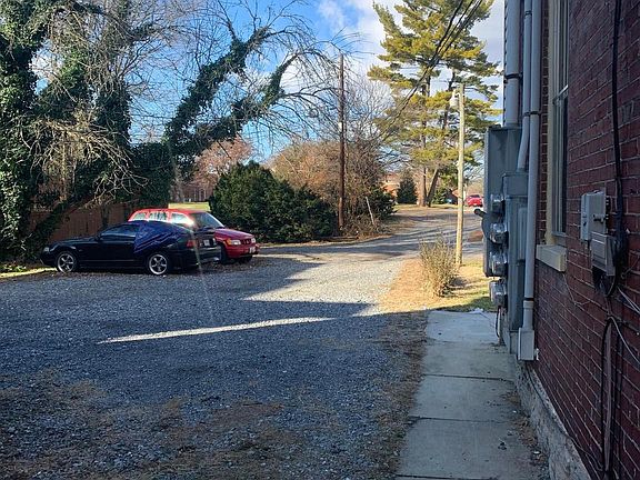 4th image of 711 Oak Hill Ave