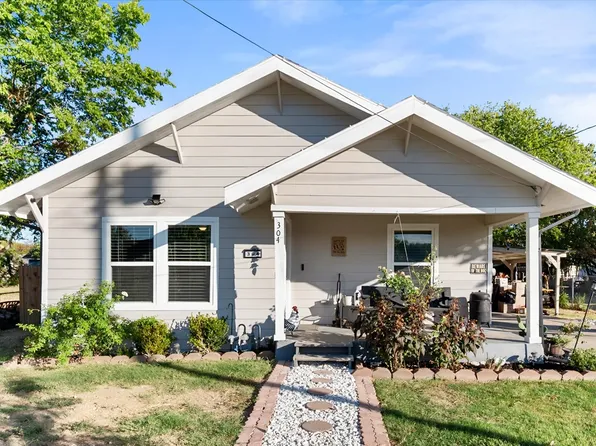 304 T A Carroll Ave, Corsicana, TX 75110