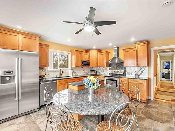 4th image of 2310 Granville Ct
