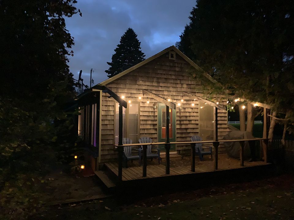 Charming setting in a highly-convenient location