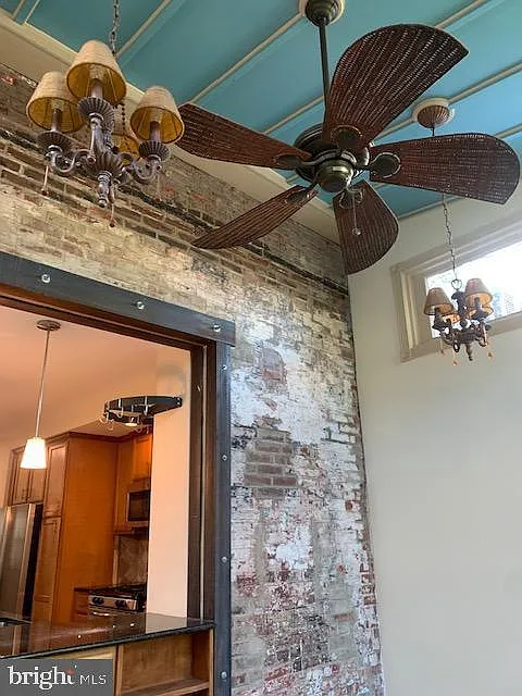 4 bed, 2.5 bath, 2360 sqft, $3,100 — Photo 3