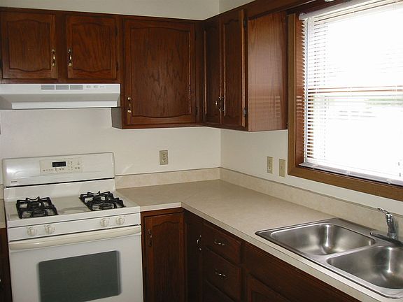 4th image of 424 Oatfield Ln