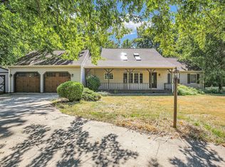 1705 Lake Shore Dr, Mahomet, IL 61853