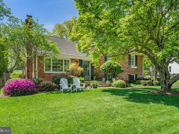 1703 Rollins Dr, Alexandria, VA 22307