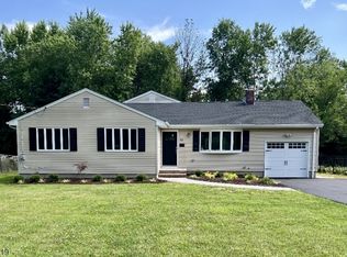 31 Cromwell Ct, Berkeley Heights, NJ 07922