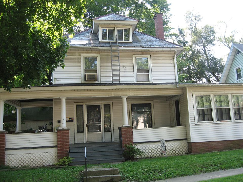 1st image of 520 1/2 College Ave