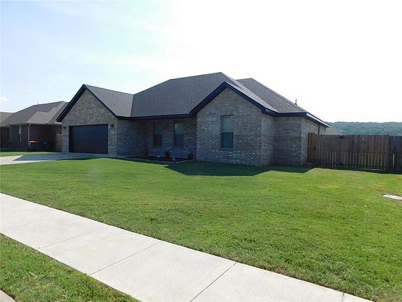 3rd image of 1262 River Oak
