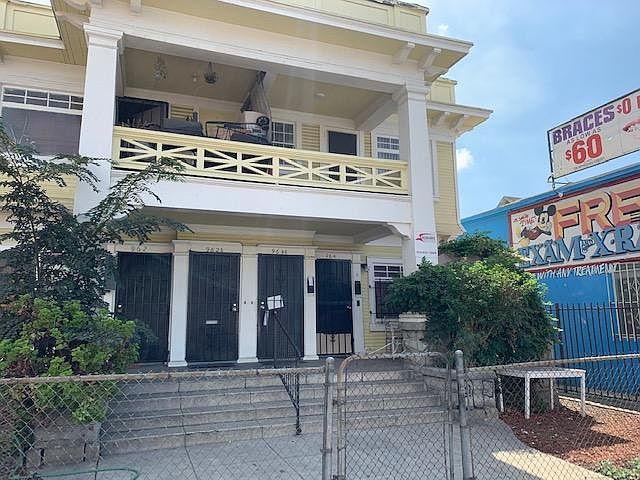 1st image of 964 1/2 W Vernon Ave