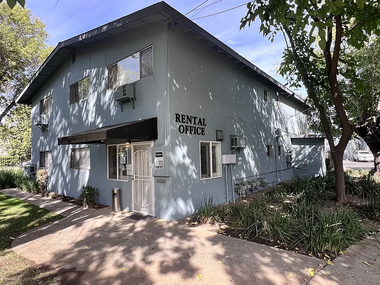 Gold Crossing Apartments — Photo 17