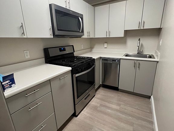 4th image of 812 Memorial Dr APT 902