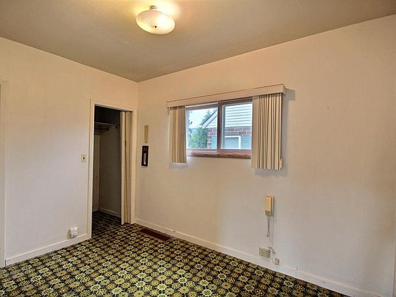 3rd image of 212 School St