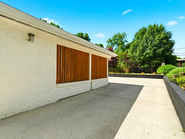 2276 Johnston Rd — Photo 77