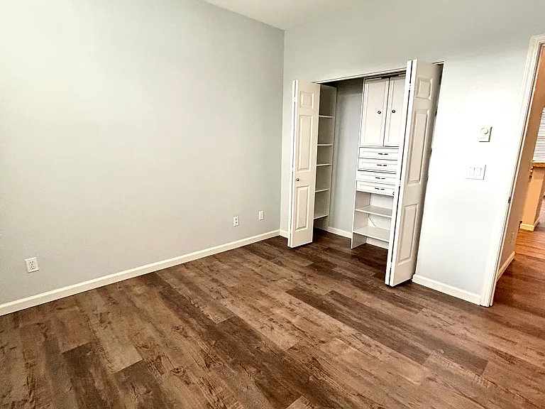 Bedroom 3 w/ closet organizer