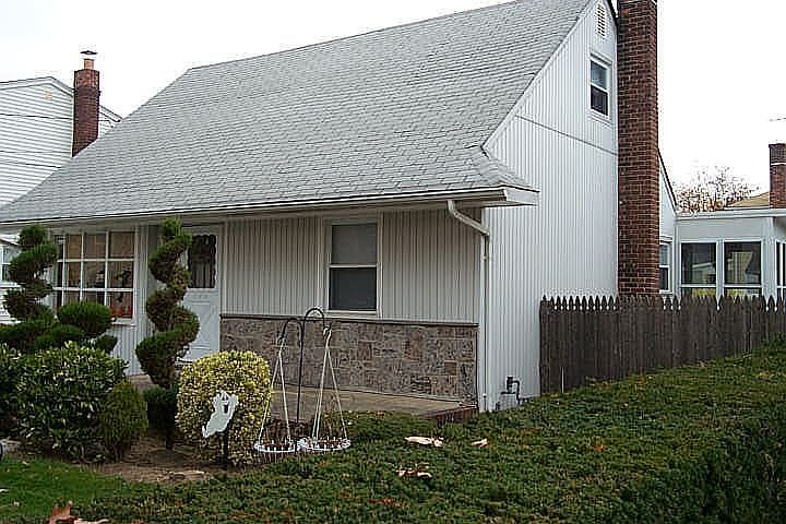 1542 Clay St. Front