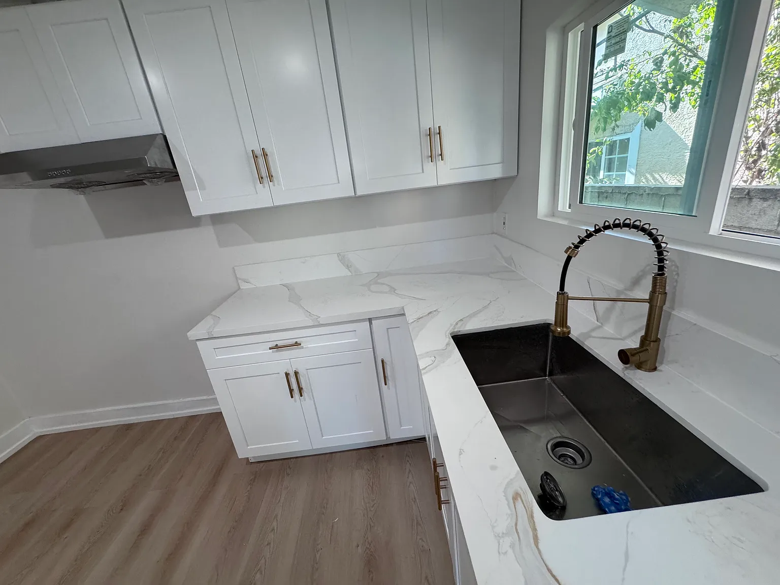 2 bed, 750 sqft, $2,550 — Photo 4