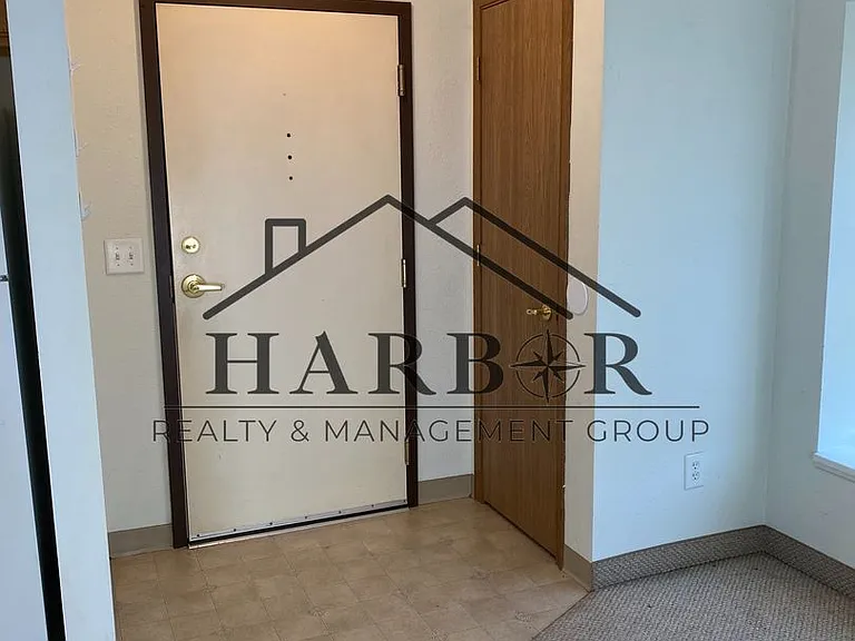 146 S Broadway St #102 — Photo 3
