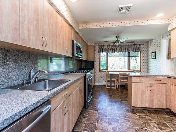5th image of 7 Copperdale Ln