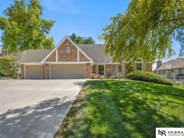 10605 Madison St, Omaha, NE 68127
