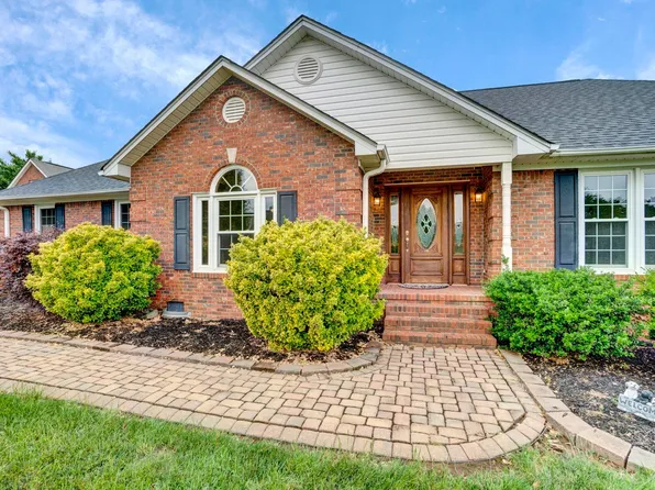 506 Silver Ridge Dr, Greer, SC 29651