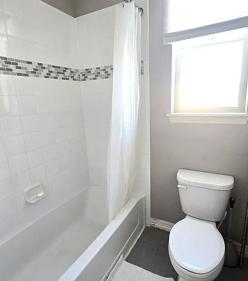 11719 Camarillo St — Photo 10
