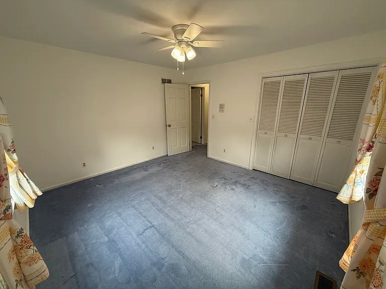 579 Colby St — Photo 36
