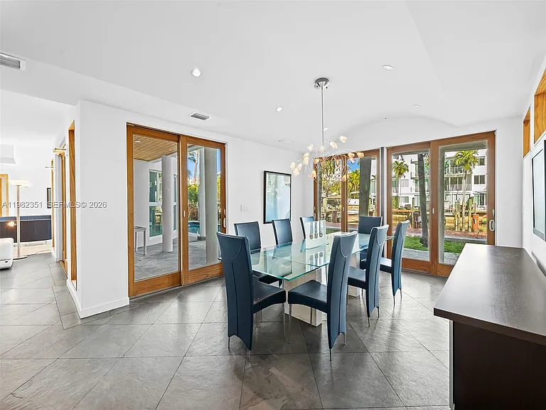 450 Victoria Ter — Photo 8