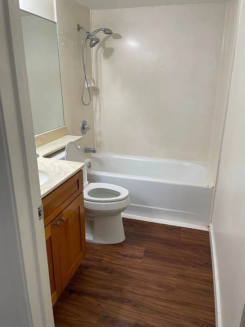 Discovery Bay Unit with Ocean & City Views — Photo 4