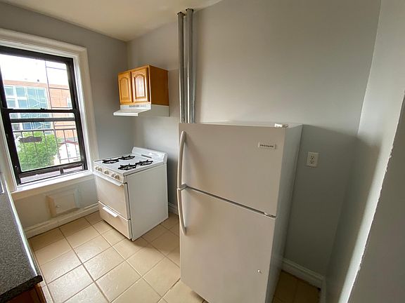 3rd image of 320 Fairmount Ave APT 507
