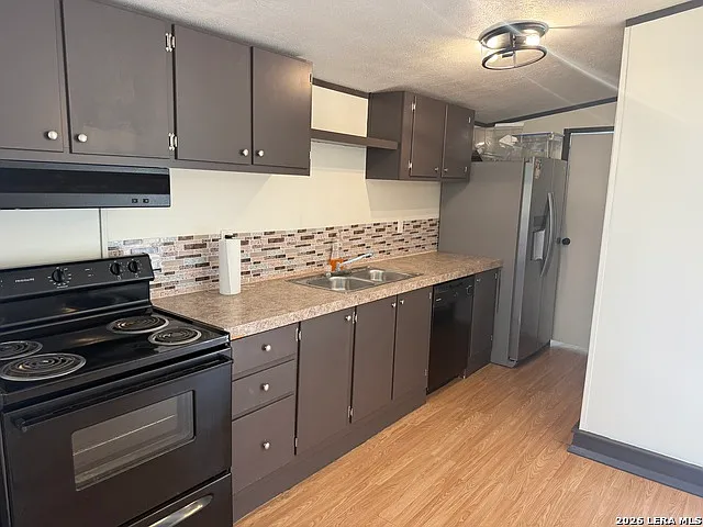 592 Private Road 1508 — Photo 2