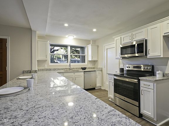 2nd image of 8344 Manavista St