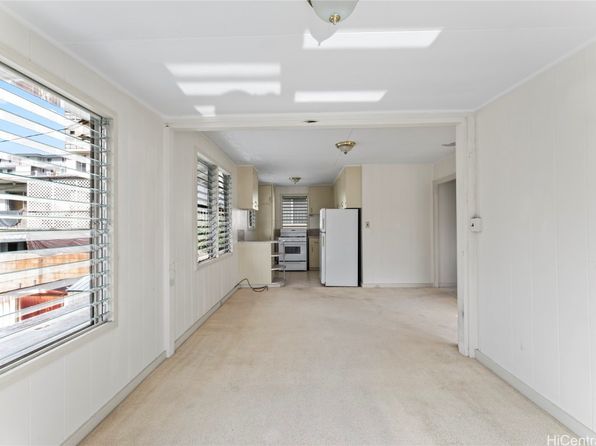 honolulu-hawaii-82510415 picture