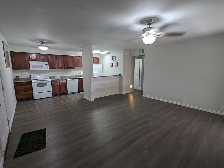 5044 River Glen Dr #142 — Photo 9