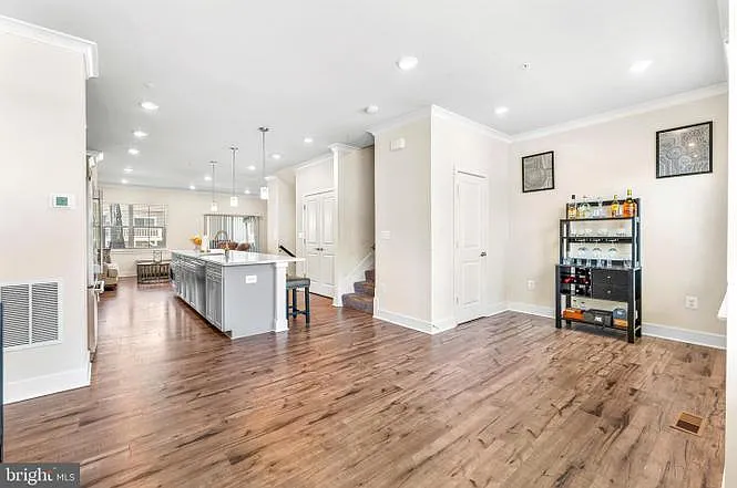3 bed, 2248 sqft, $3,600 — Photo 4
