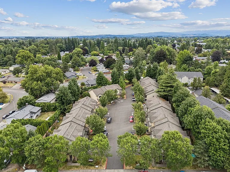Roberts Court Townhomes — Photo 48
