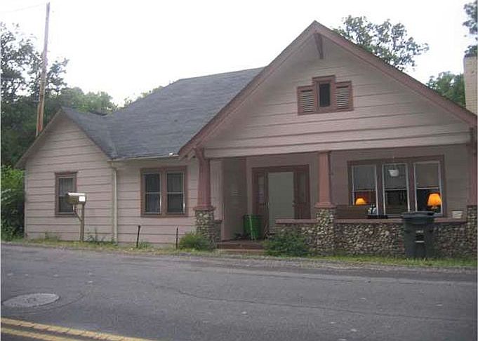 1st image of 501 Shallowford Rd