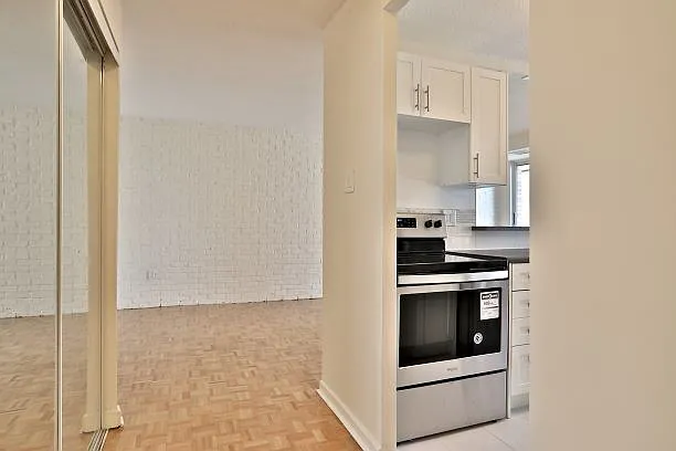 25 Wellesley St W — Photo 40