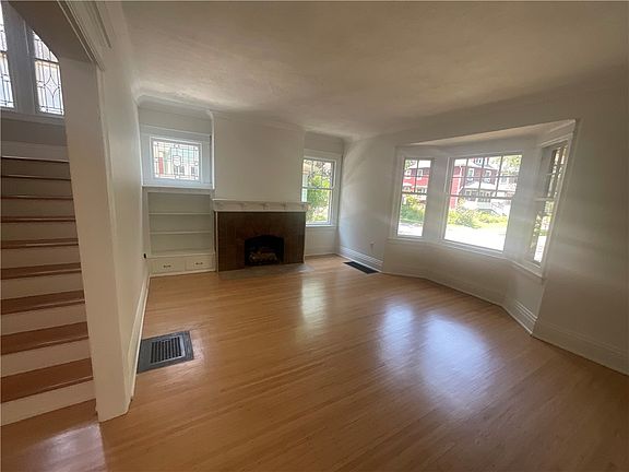 4th image of 923 Harvard St