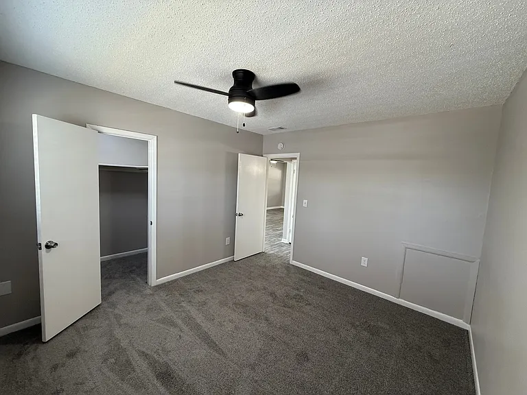 3305 Camelot Dr — Photo 10