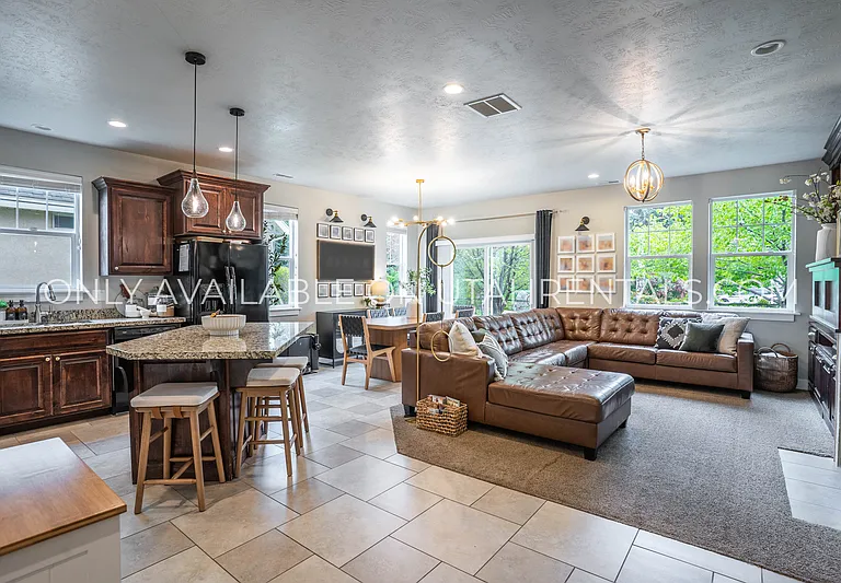1777 W Yarrow Dr — Photo 9