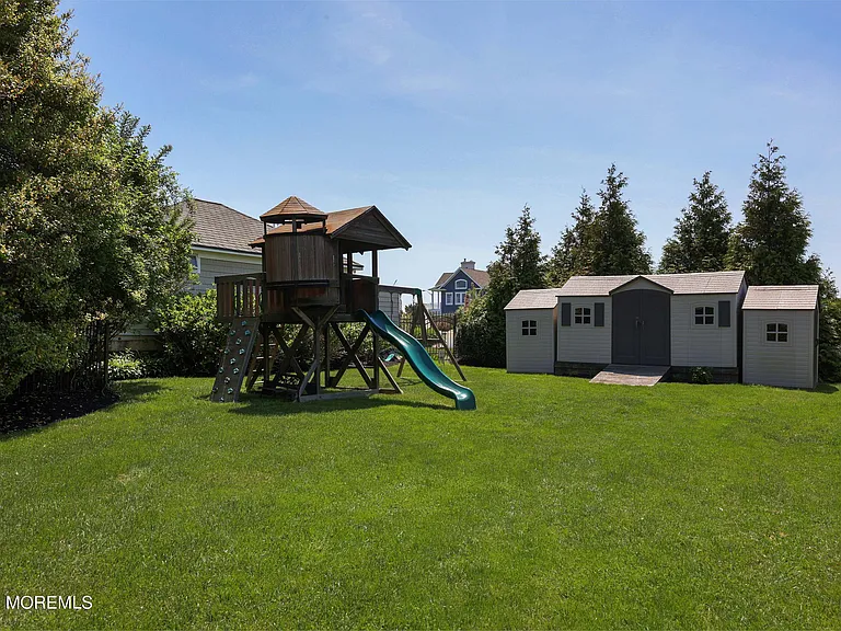69 Seaview Ave — Photo 28