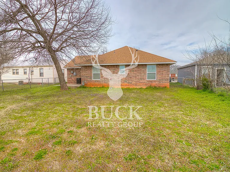 1201 Stansell Dr — Photo 30